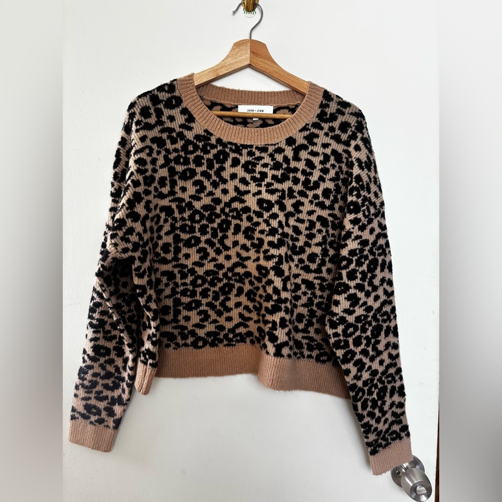 John + Jenn Women's Leopard Print Sweater - Black and Brown